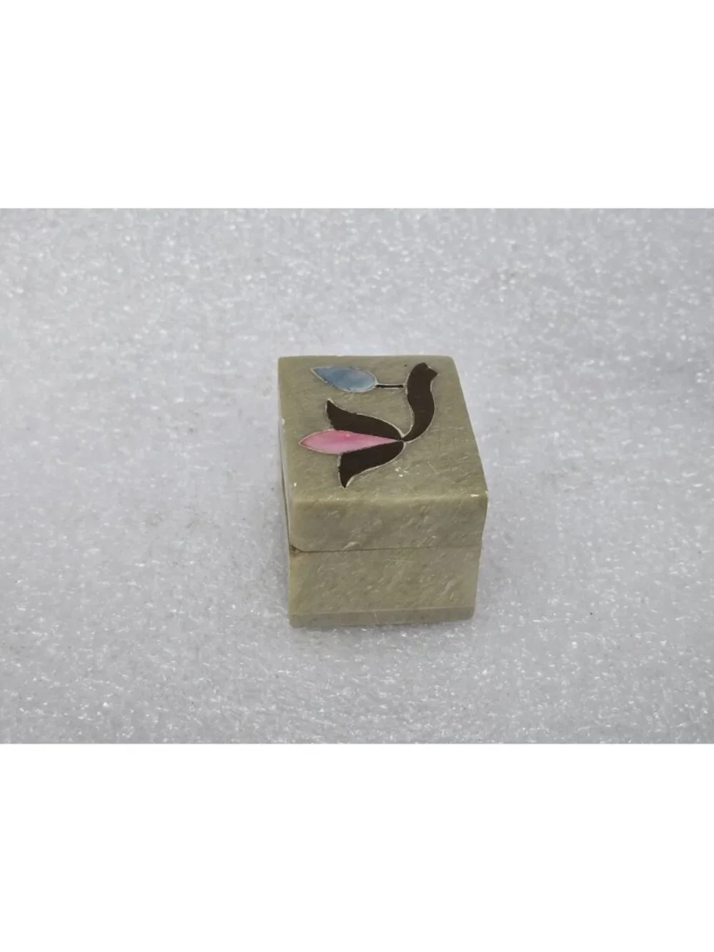 Giftcraft Soapstone Trinket Box Inlaid Mother of Pearl Floral Design India